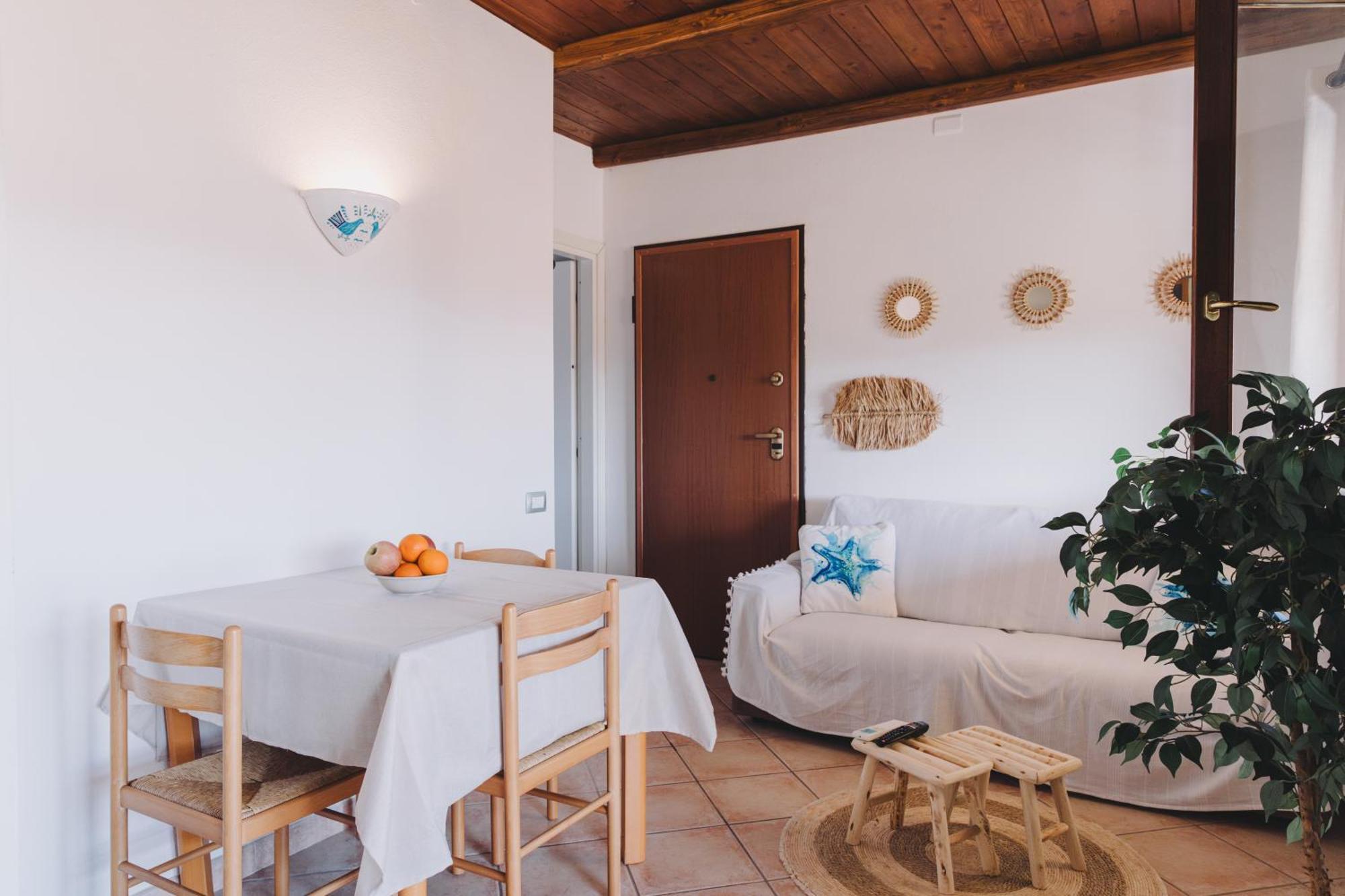 Cactus Mare Apartment Golfo Aranci Exterior photo