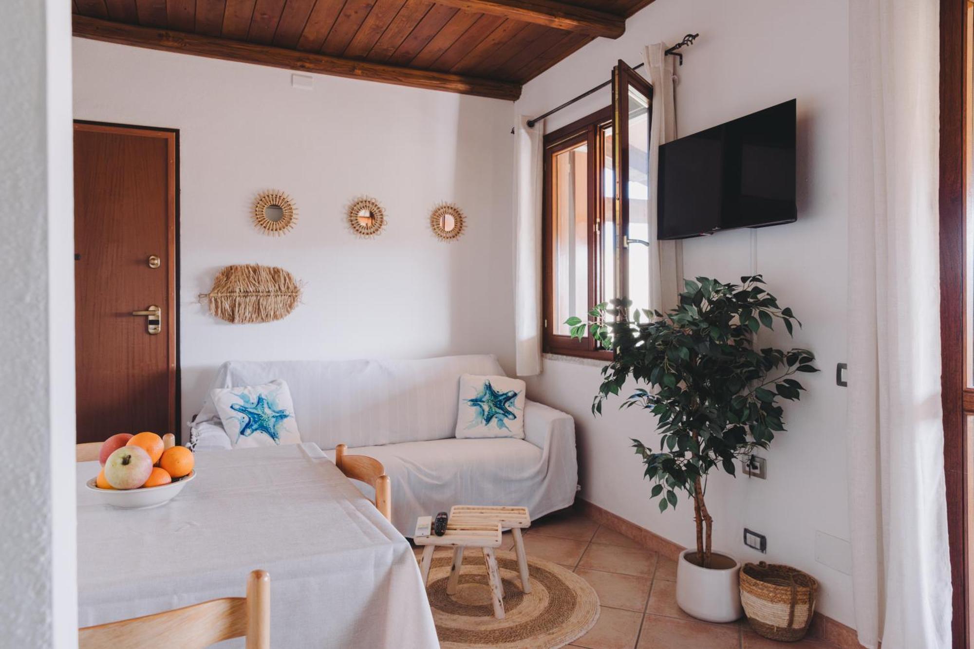 Cactus Mare Apartment Golfo Aranci Exterior photo